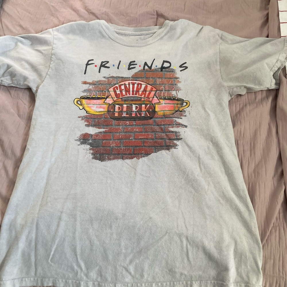 Central perk, friends shirt